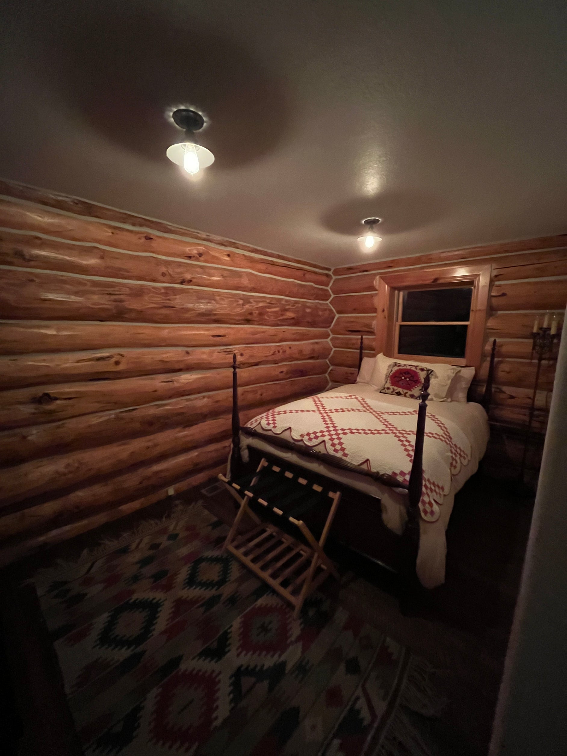 Log Room - Full - Shared Bathroom